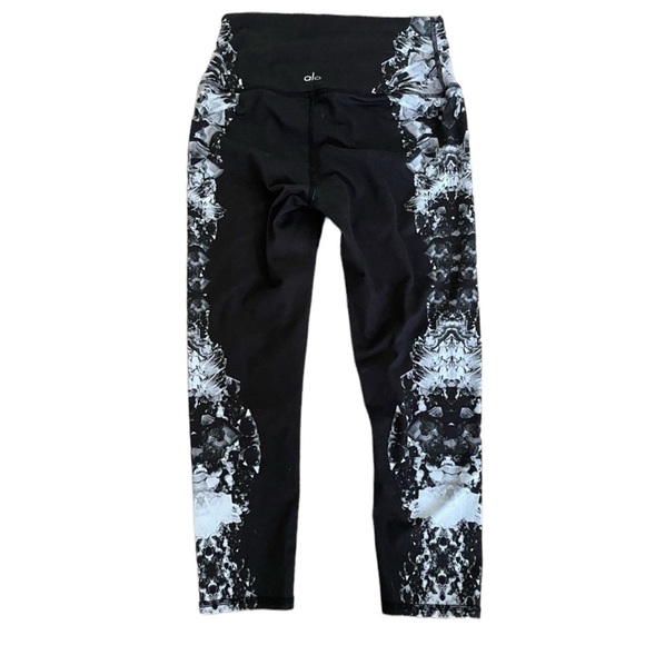Alo Yoga High Waisted Floral Capri Leggings - Picture 1 of 9